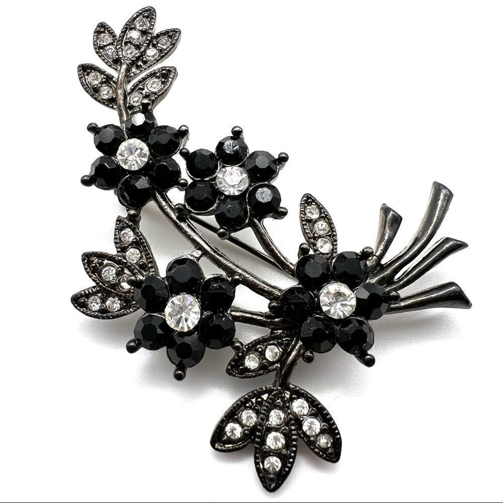 Vintage rhinestone floral brooch stunning statement even black tie